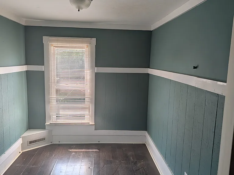 1033 Myers Ave — Photo 6