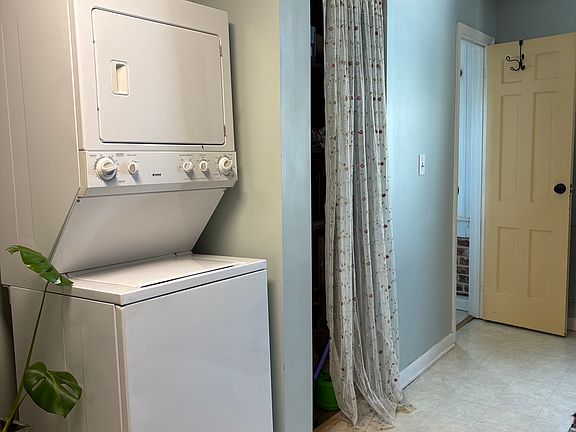 3rd image of 106 W Green St