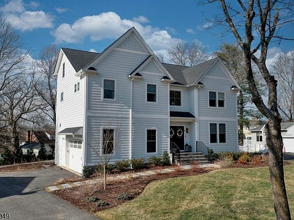 2nd image of 8 Fox Chase Rd