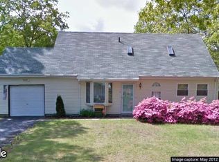 2 Drury Ct, Holtsville, NY 11742