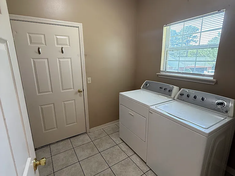 4131 Tanya Cir — Photo 4