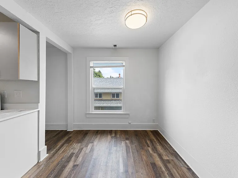 421 S College St #4 — Photo 11