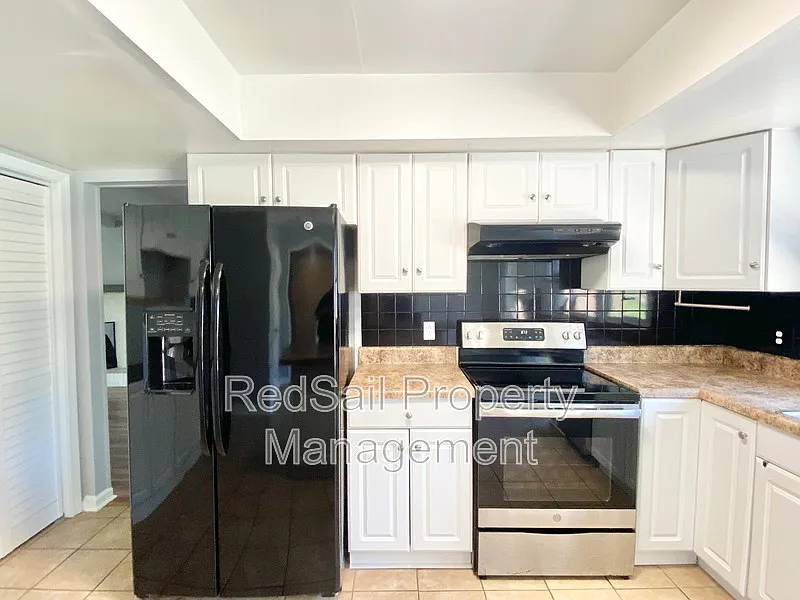 3 bed, 2.0 bath, 1788 sqft, $2,595 — Photo 4