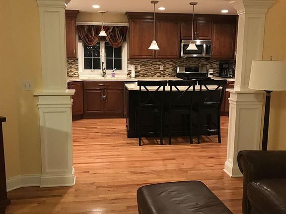 4th image of 10 Rosewood Dr