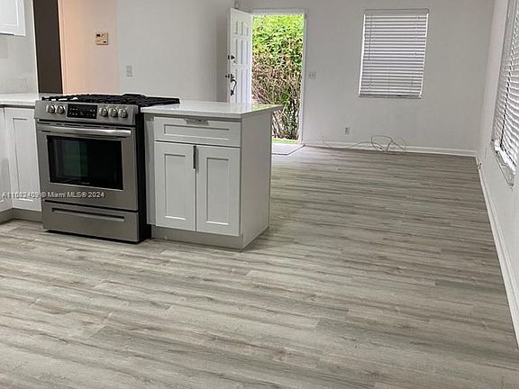 2nd image of 1400 New Jersey St #2