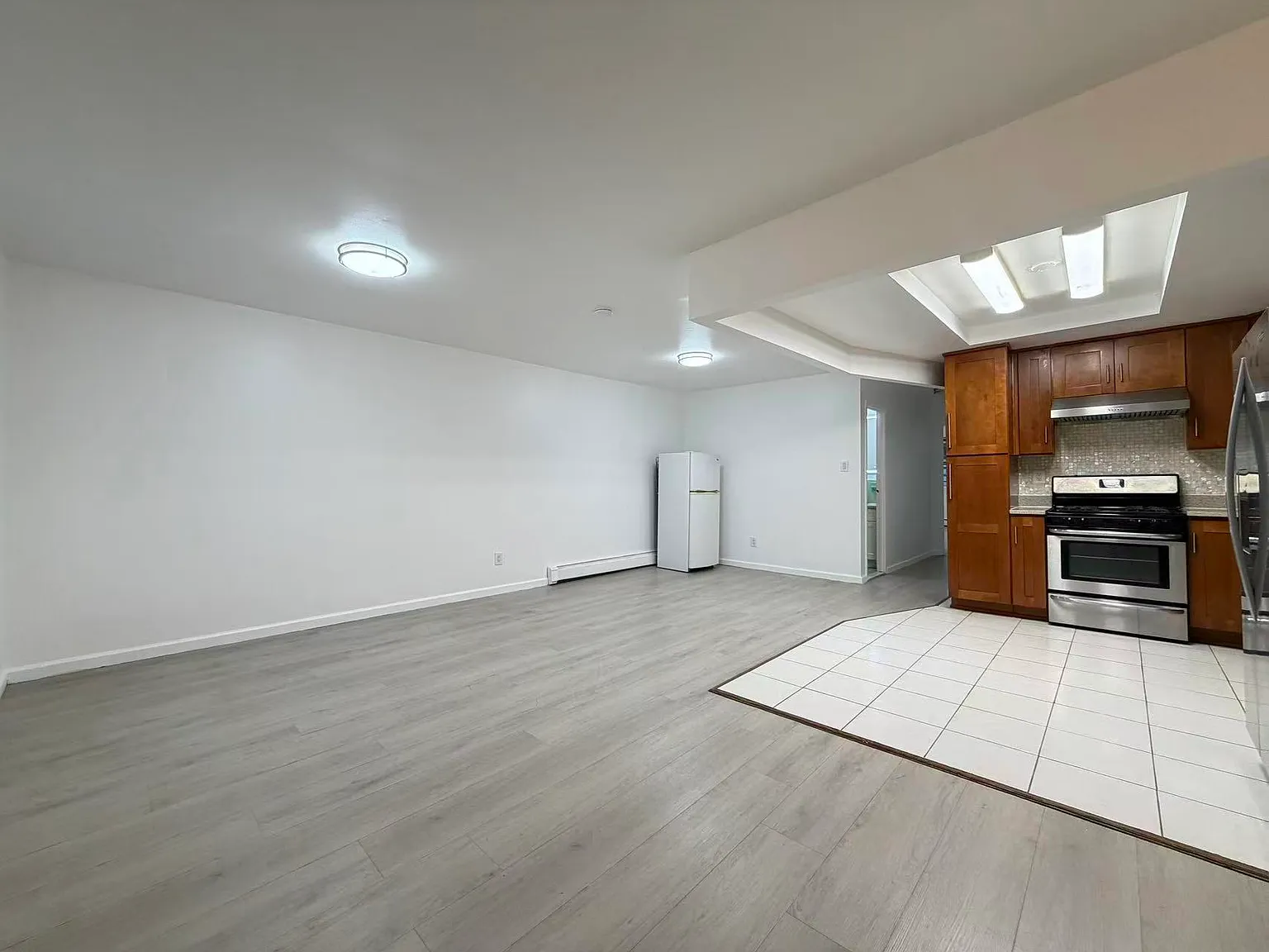 4 bed, 1.5 bath, 1200 sqft, $3,400 — Photo 2