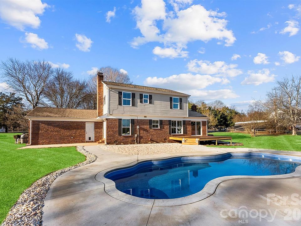 1st image of 1982 Jim McCarter Rd