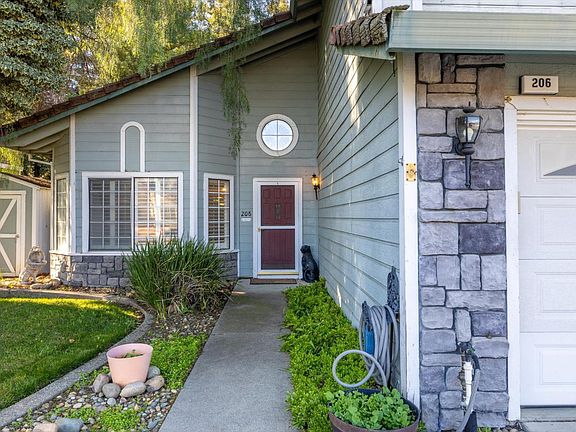 4th image of 206 Windjammer Court