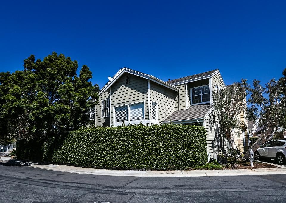 # 1 Townhouse Location in Gorgeous Villa Marina East IV