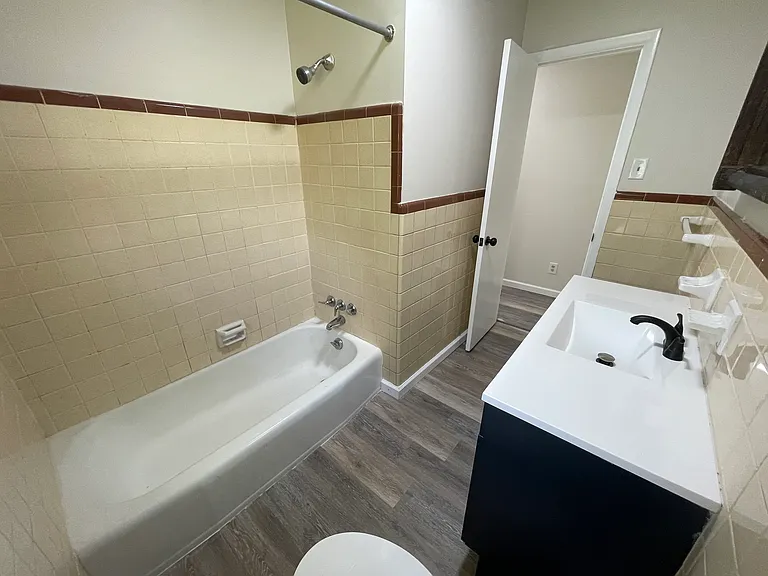 2207 Clark Ln — Photo 10