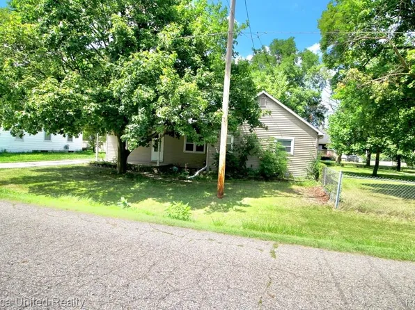 2237 Lincoln Manor Dr, Flint, MI 48507