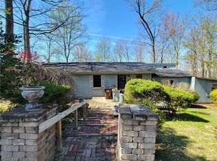 111 Utah Ln, North Parkersburg, WV 26104