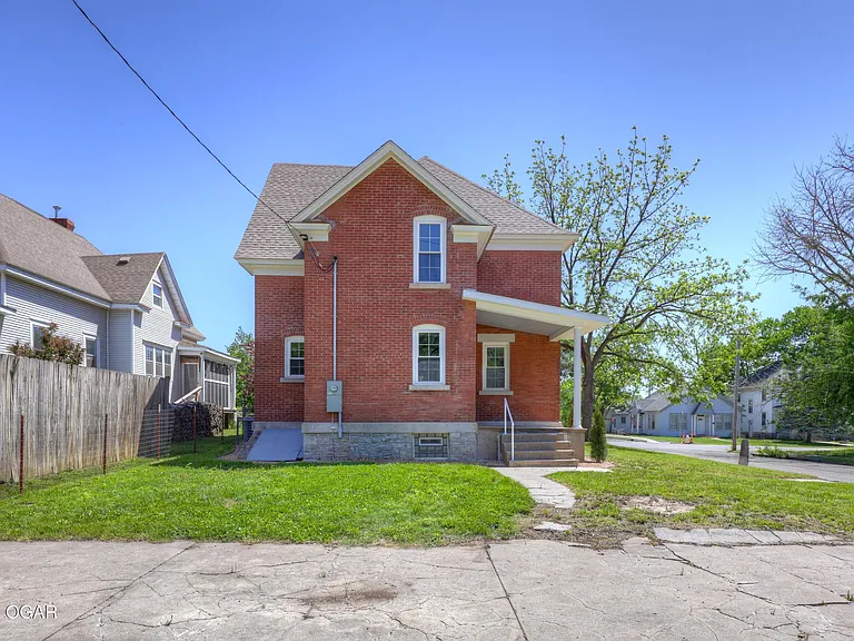 402 N Wall Ave — Photo 5