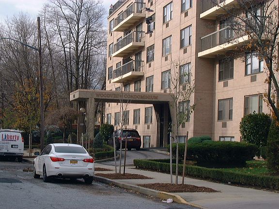 2nd image of 175 Zoe St APT 6M