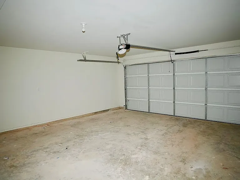 12462 S Maplewood Ave — Photo 9