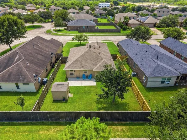 845 Indigo Springs Ln, La Marque, TX 77568