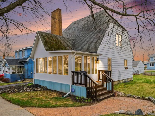 313 Myrtle St, Flushing, MI 48433