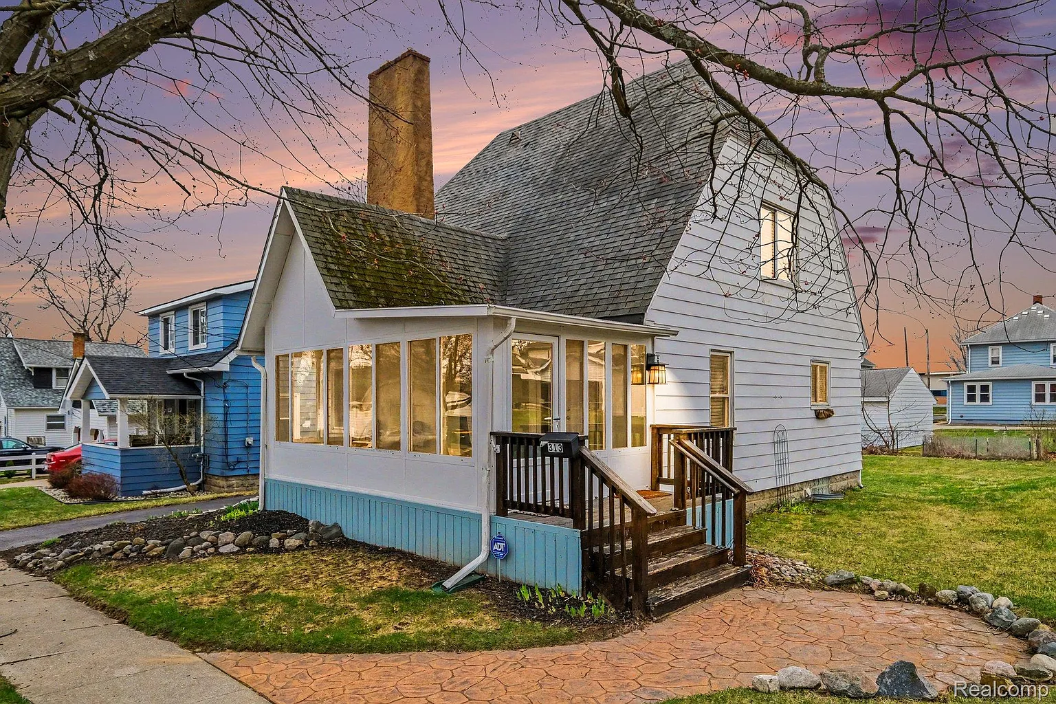 313 Myrtle St photo 1