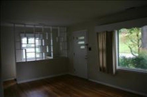 4th image of 2525 Emoriland Blvd