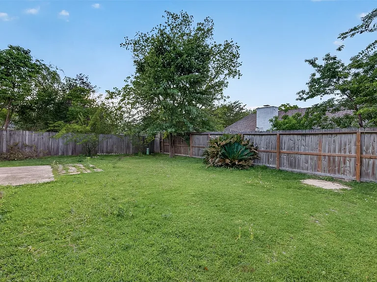 12818 Westella Dr — Photo 35
