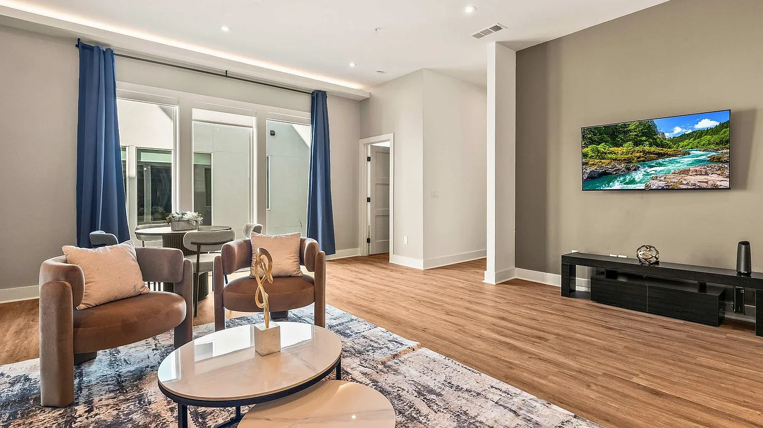 3 bed, 2.0 bath, $6,636 — Photo 4