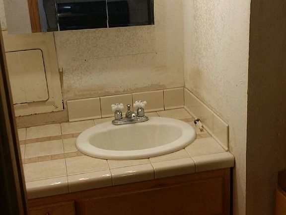 2nd image of 1809 Hillcrest Dr APT 301