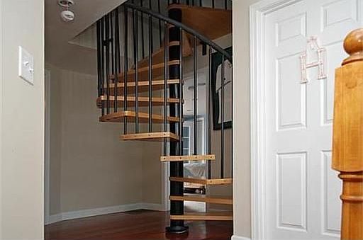 Spiral stairs to third floor loft 
