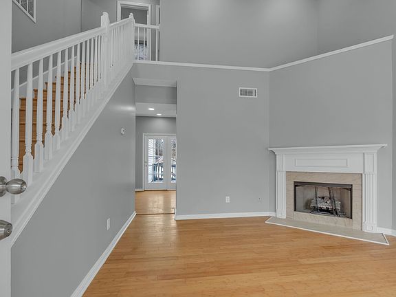 5th image of 2434 Broadview Dr