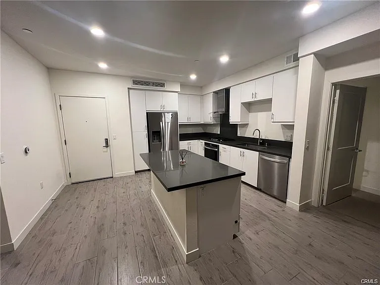 1402 N Nolita — Photo 3