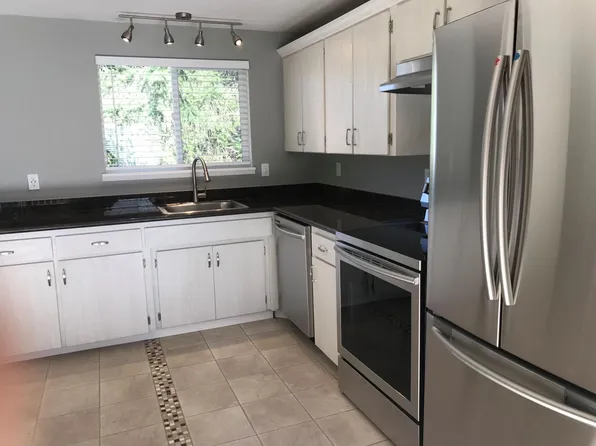 16425 NE 91st St APT 4, Redmond, WA 98052