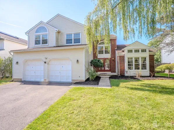4 Chipwood Ln, North Brunswick, NJ 08902