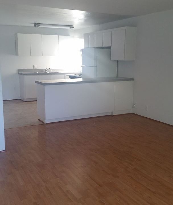 1st image of 3030 Waverly Dr APT 04