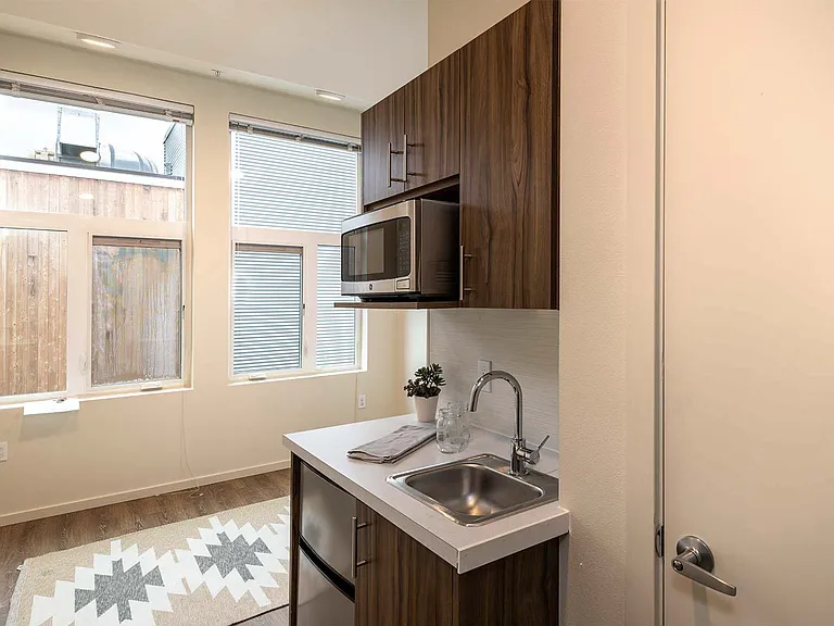 Plaza Apartments — Photo 31