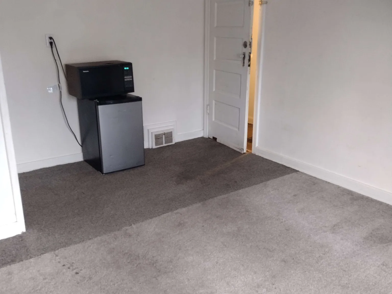 220 North Prairie Avenue - 8 — Photo 2