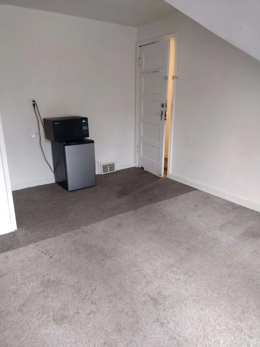 Building Photo - 220 N Prairie Ave #8
