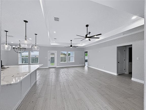 5th image of 8125 Berenstain Dr