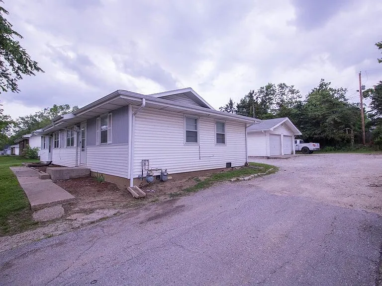 2817 N Willowbrook Rd #B — Photo 3