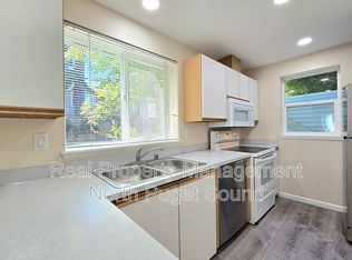 7017 210th St SW APT 2, Lynnwood, WA 98036
