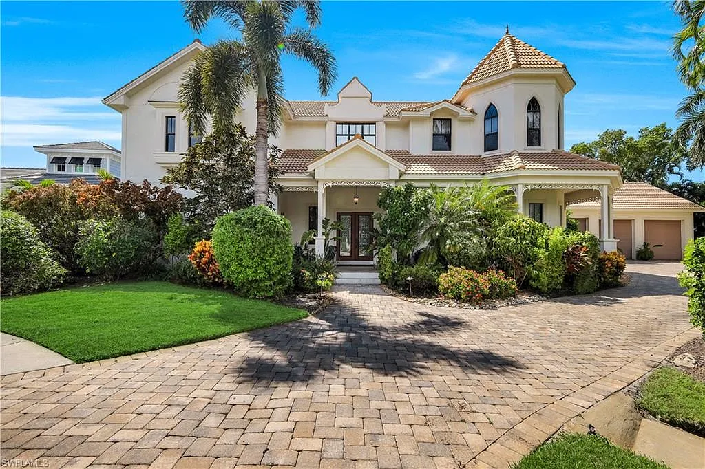 4 bed, 4.5 bath, 3972 sqft, $25,000 — Photo 1