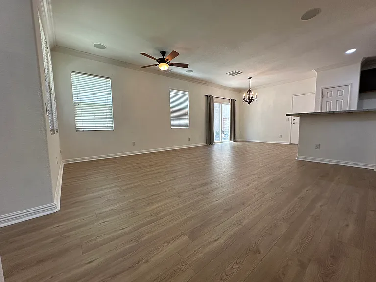 24037 Dearborn Dr — Photo 7