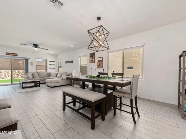 6947 W Hedge Rose Dr, Pima County, AZ 85757