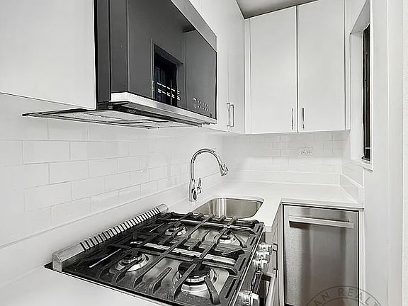 5th image of 165 E 35th St APT 2D