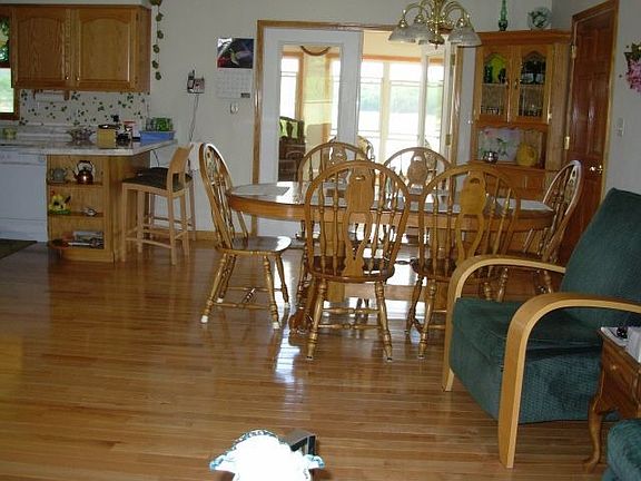 Dining Room leads to Sunroom