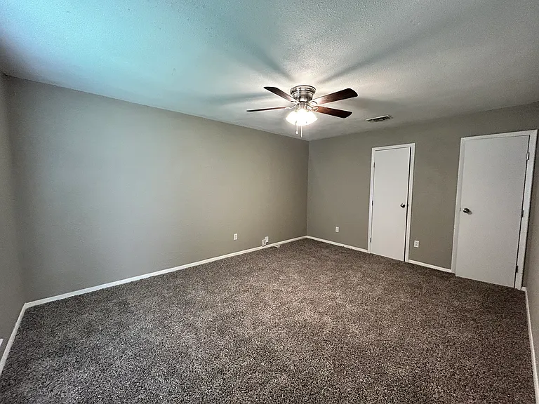 8219 Elkridge Ave — Photo 10