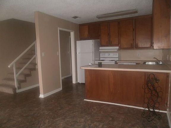 2nd image of 805 E Hiller St