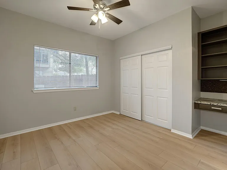 908 Poplar St #103 — Photo 15