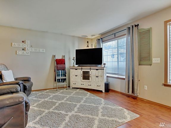 3rd image of 12822 220th Ave E