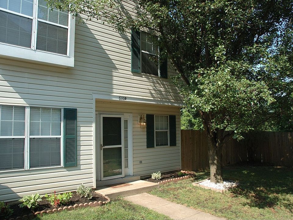End unit townhome