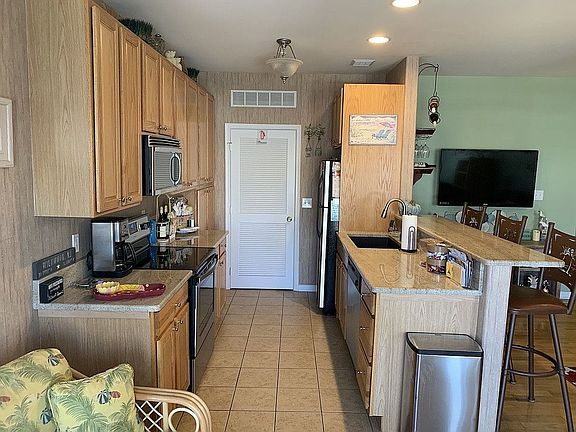 5th image of 216 E Roberts Ave Unit 1