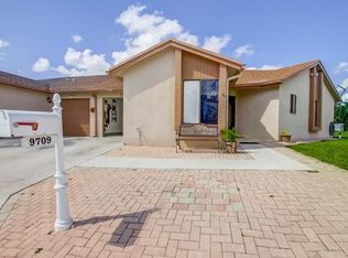 9709 Sunny Isle Cir, Boca Raton, FL 33428